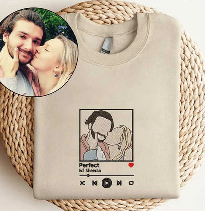 Camisa Personalizada com sua Foto e Música Favorita | Transforme Sua Foto em Amor Bordado