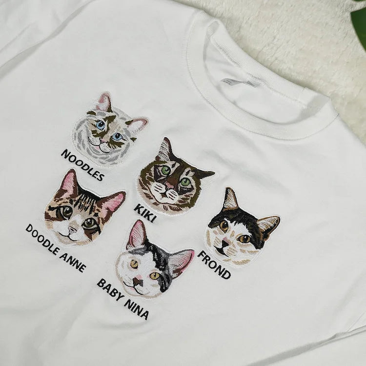 Camiseta e Moletom Personalizado com Ilustrações dos Seus Pets | Nome e Carinha Bordados com Amor
