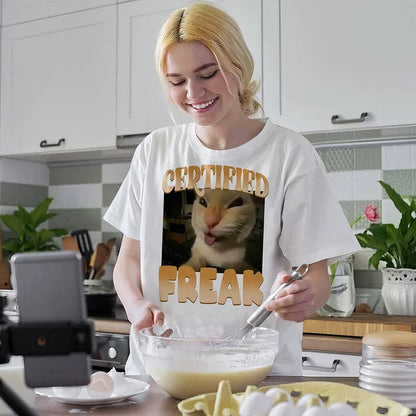 Camiseta Vintage Personalizada com Certificado Freak Cat | Camiseta Engraçada com Humor para Animais de Estimação
